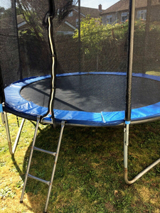 Батут 252 см с защитной сеткой,  лестницей